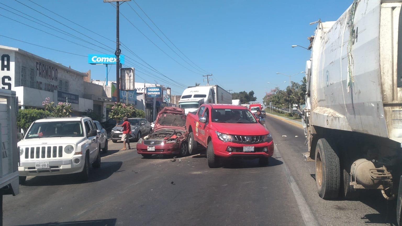 Camión de la basura provoca carambola al sur de Mazatlán - Sinaloahoy